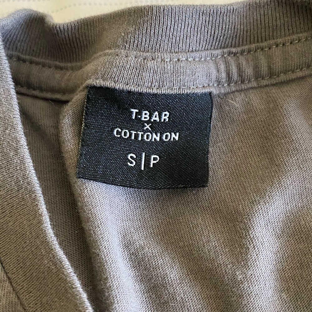 Cotton On Gray Tee with print size S/XS - Picture 3 of 3
